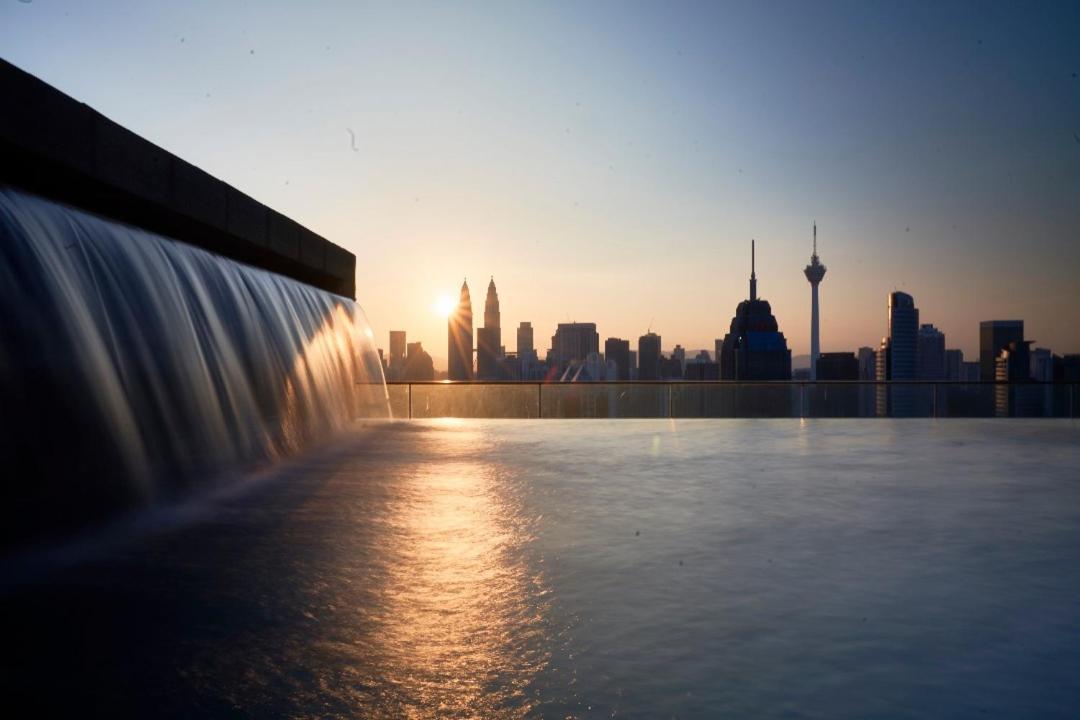 Regalia Suites Infinity Pool 吉隆坡 外观 照片