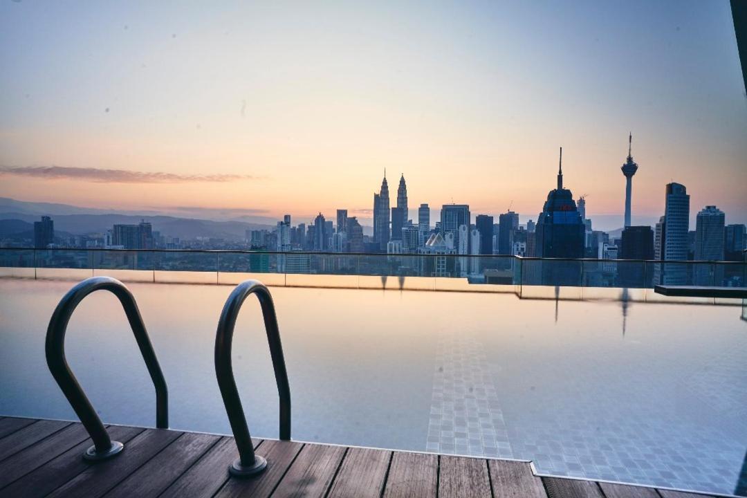 Regalia Suites Infinity Pool 吉隆坡 外观 照片